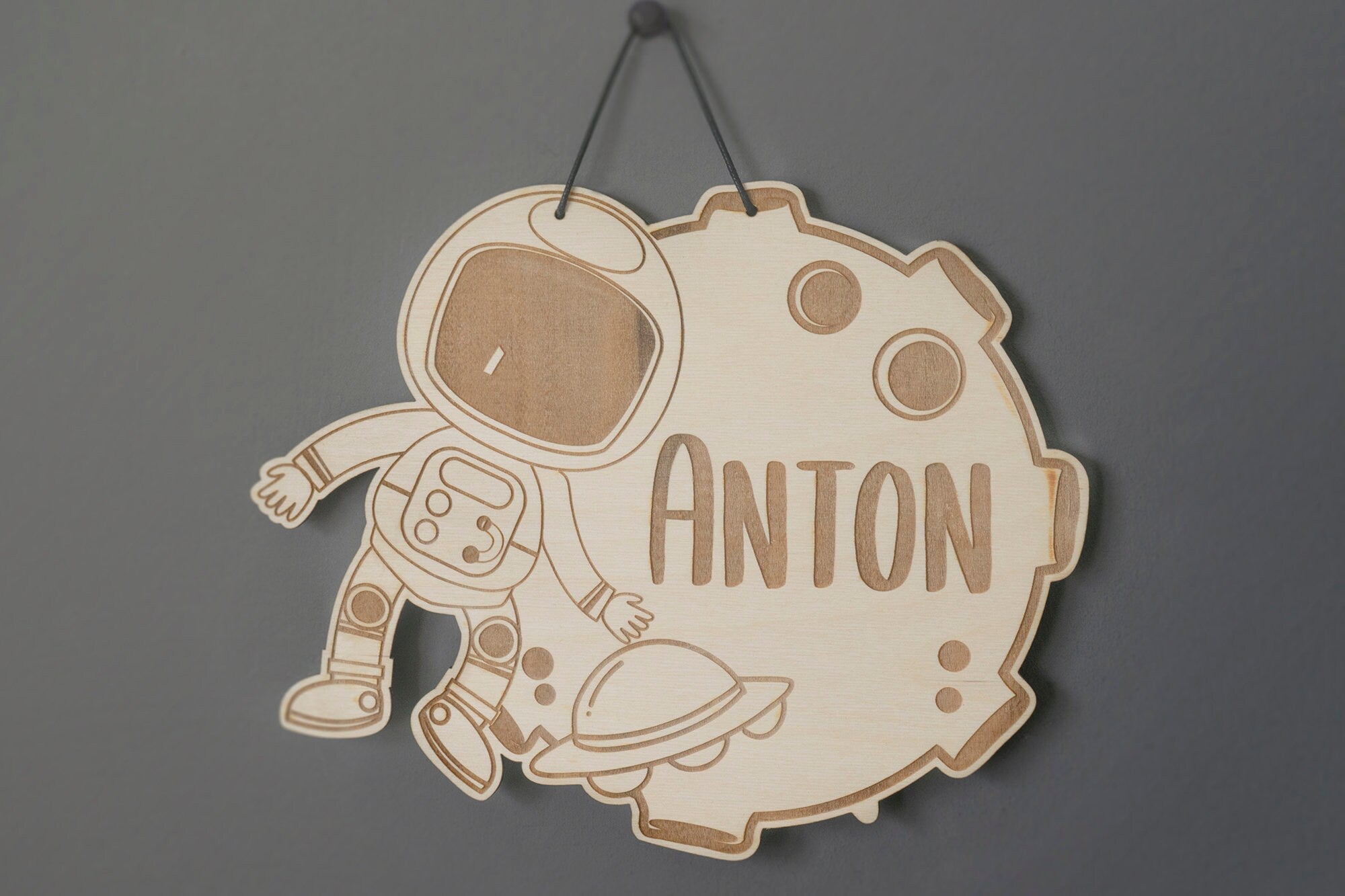 Astronaut Namensschild Türschild  Kinderzimmer Babyzimmer Baby Junge Mädchen Personalisiert Geschenk Geburt Geburtstag Ausgestanzt Gravur