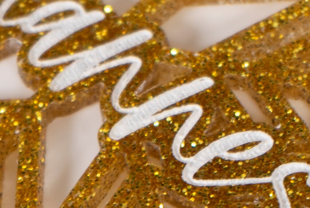 Weihnachtsbaumanhänger personalisiert  Glocke oder Schneeflocke mit Gravur Weiß  ausgelegt aus Glitzer Acryl | Christbaumanhänger mit Name
