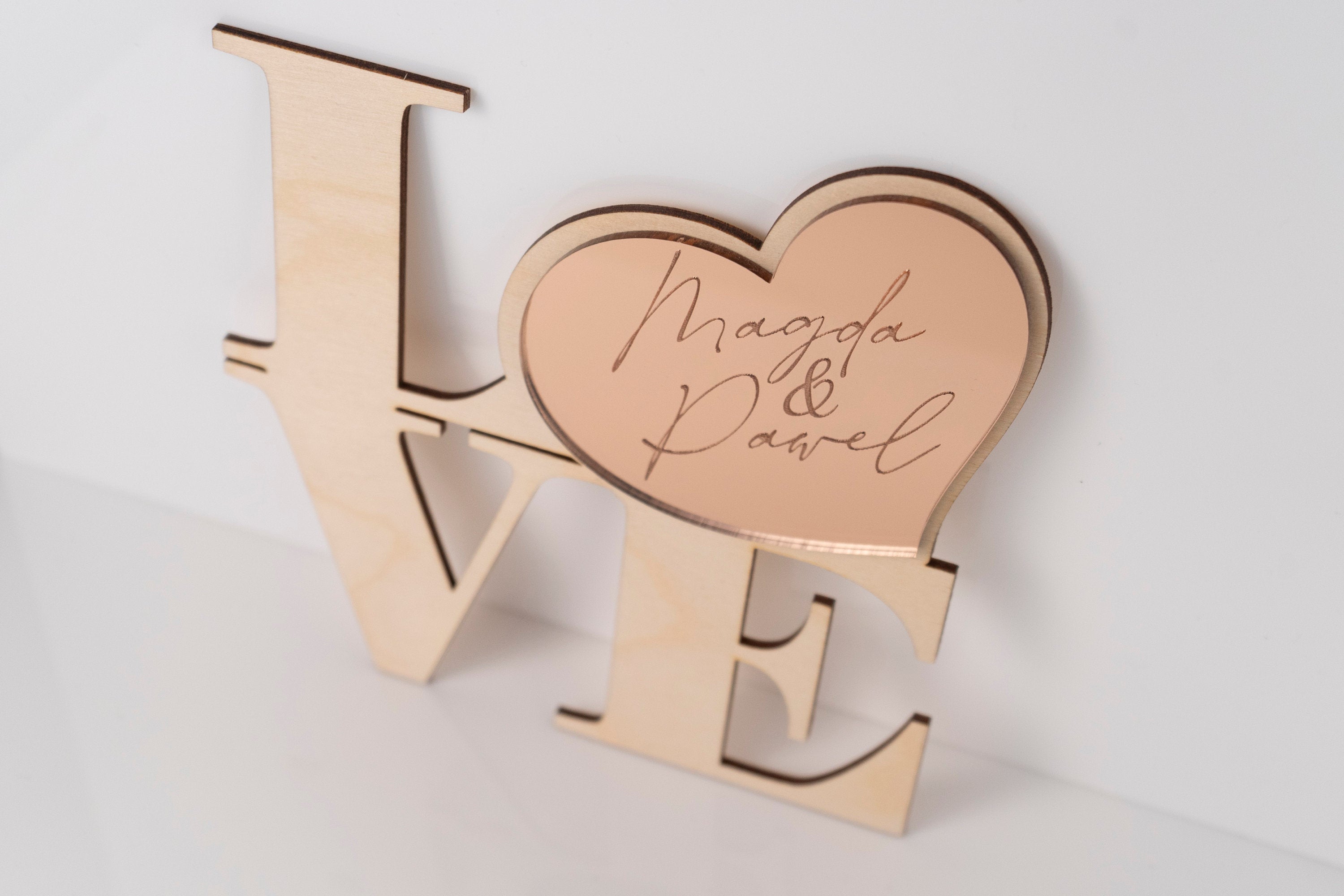 Personalisierter Schriftzug LOVE mit HERZ und zwei Wunschnamen | Valentinstag Geschenk Hochzeit Hochzeitsgeschenk kommode dekoration