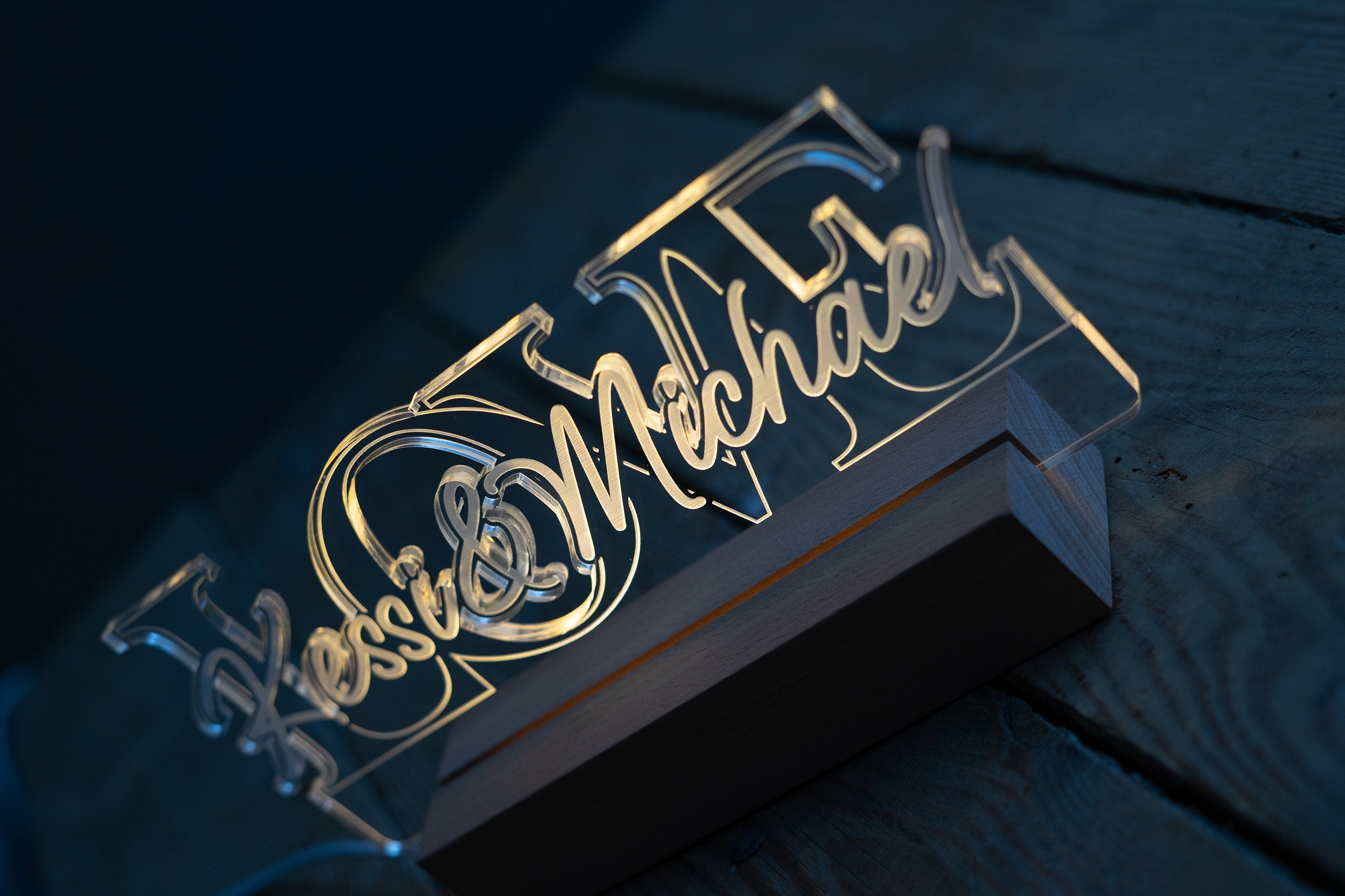 Personalisierter Schriftzug LOVE als Acryllampe Nachttischlampe Valentinstag Geschenk Hochzeitsgeschenk