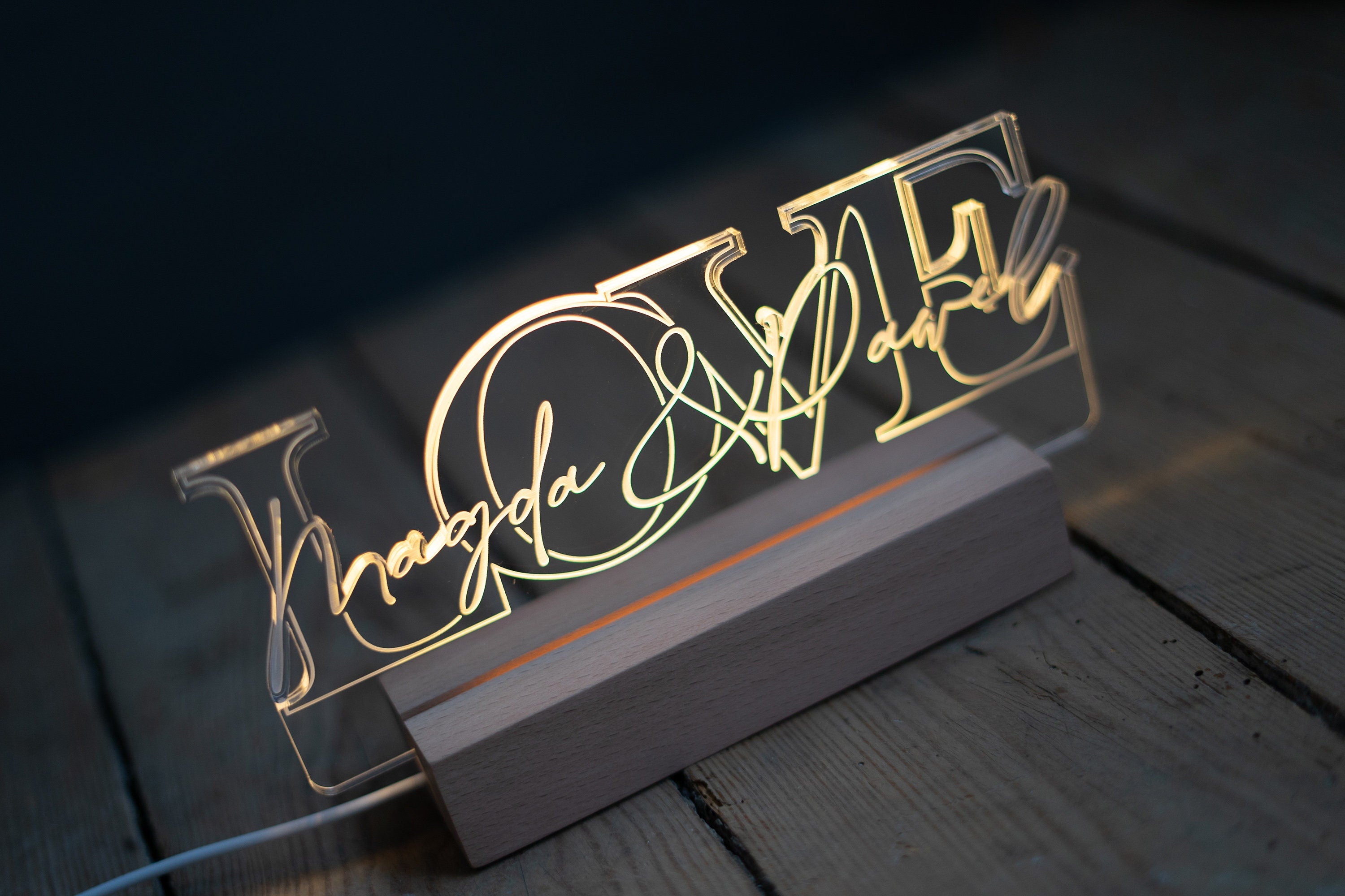 Personalisierter Schriftzug LOVE als Acryllampe Nachttischlampe Valentinstag Geschenk Hochzeitsgeschenk